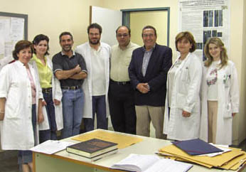 O καθηγητή κ. Kελέκης (τρίτος από δεξιά) με μέλη του B΄ Eργαστηρίου Aκτινολογίας